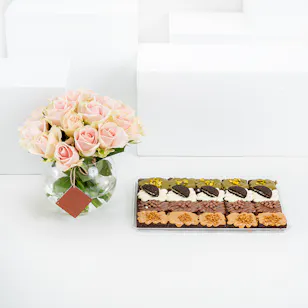 Secrets Mini Brownies Box | Pink Roses Secrets Mini Brownies Box | Pink Roses