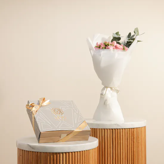 Levo Chocolate Box | Delicate Flower Bouquet