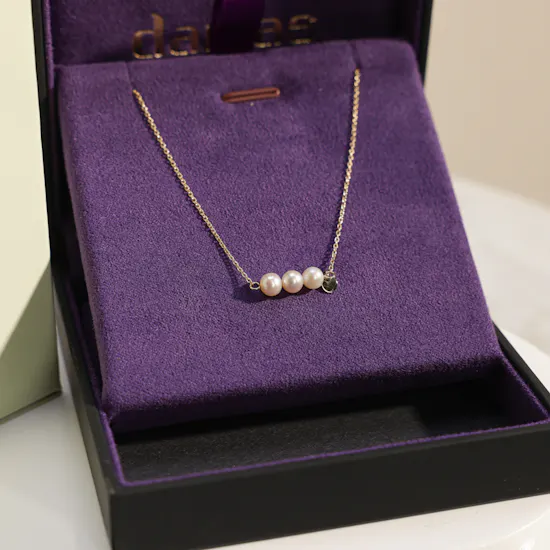 Damas Kiku Pearl Bar Yellow Gold Necklace