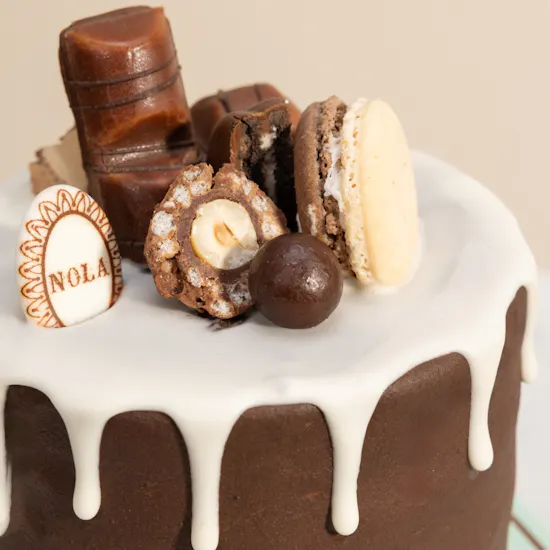Nola Kinder Bueno Bomb Small Cake | Love Flowers