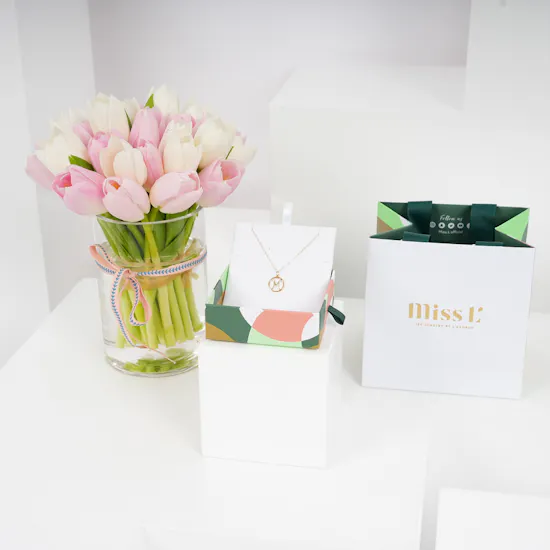 Miss L Pisces Zodiac Sign Gold Necklace | Tulips Vase