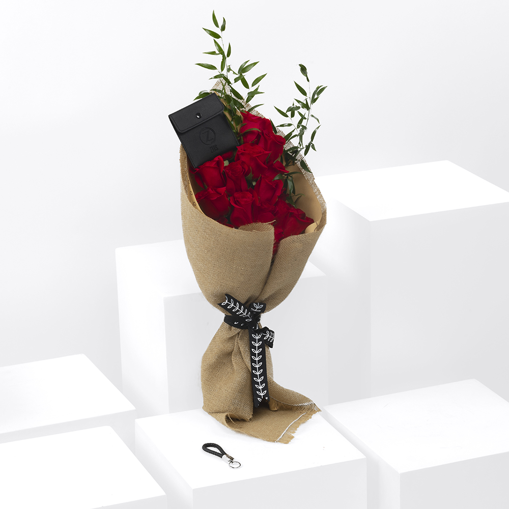 Zus Black Genuine Leather Keychain | Red Roses