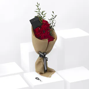 Zus Black Genuine Leather Keychain | Red Roses Zus Black Genuine Leather Keychain | Red Roses