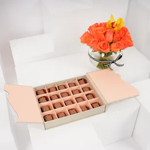 Floward Crunchy Chocolate Box | Bright Roses Vase