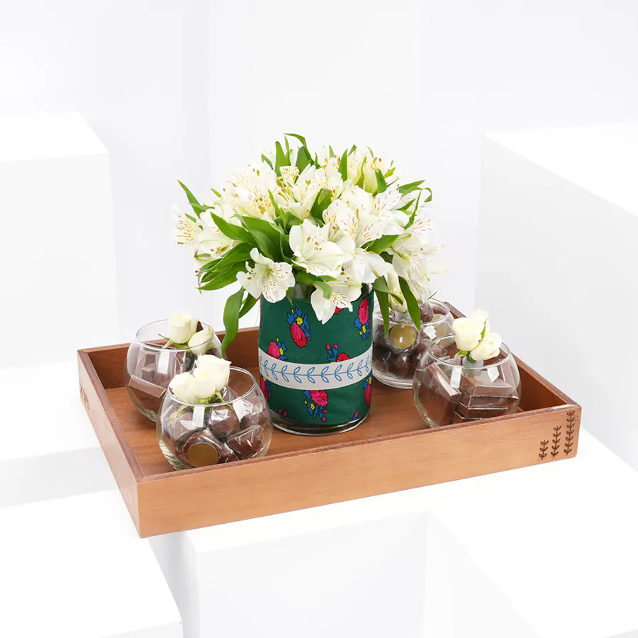 Floward Chocolates | White Blooms 1