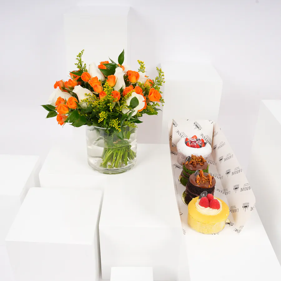 Laviviane Slider Cake Box | Vibrant Roses 1