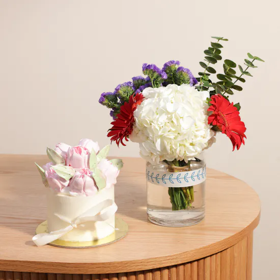 Sweet Atelier Flowers Small Cake | Flowers Vase