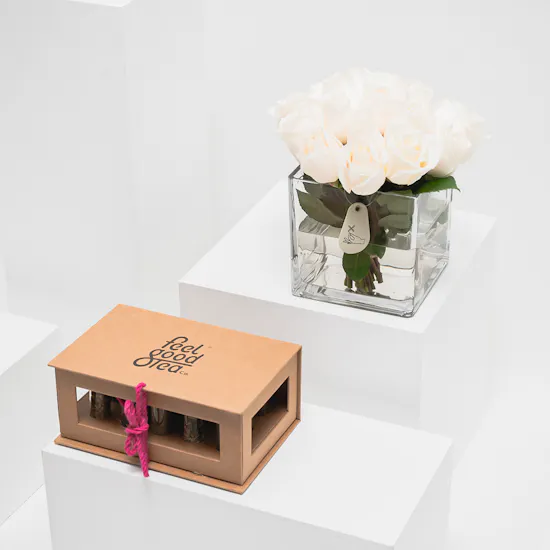 Feel Good Tea Original Discovery Box | White Roses Vase