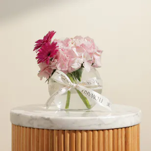Omani Women’s Day Radiance Flower Vase