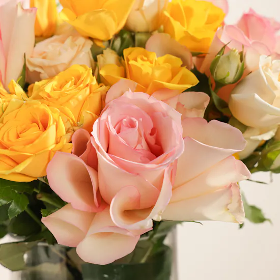 Amour Éclat Flower Vase