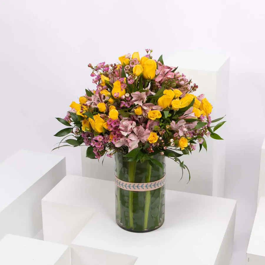 Radiant Harmony | Flowers Vase 4