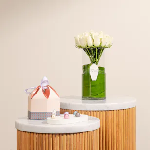 Shan Shal Small Chocolate Box | 20 White Flowers