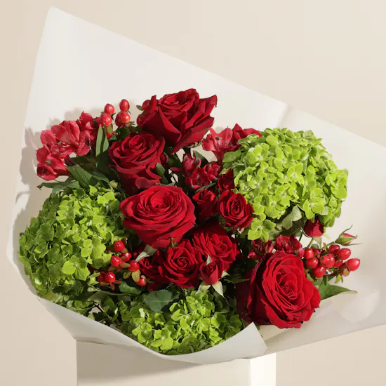 Red Dreams Flower Bouquet