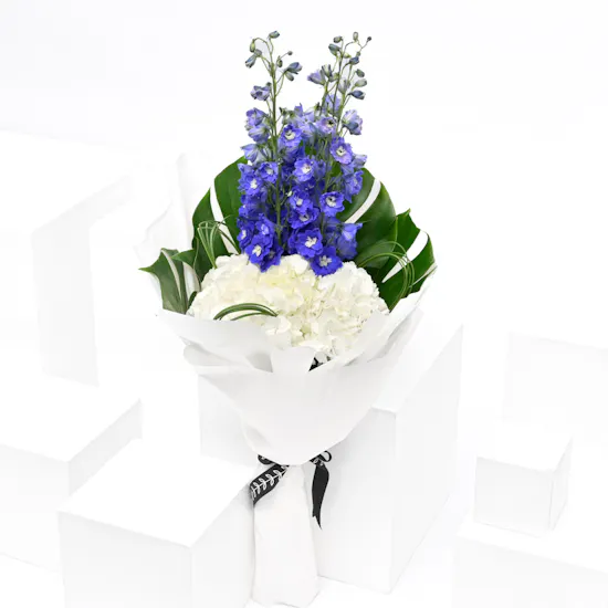Strong Blue | Hand Bouquet