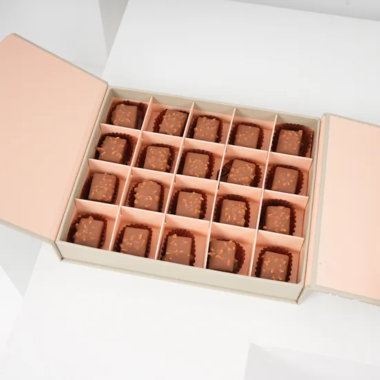 Floward Crunchy Chocolate Box | Baby Roses