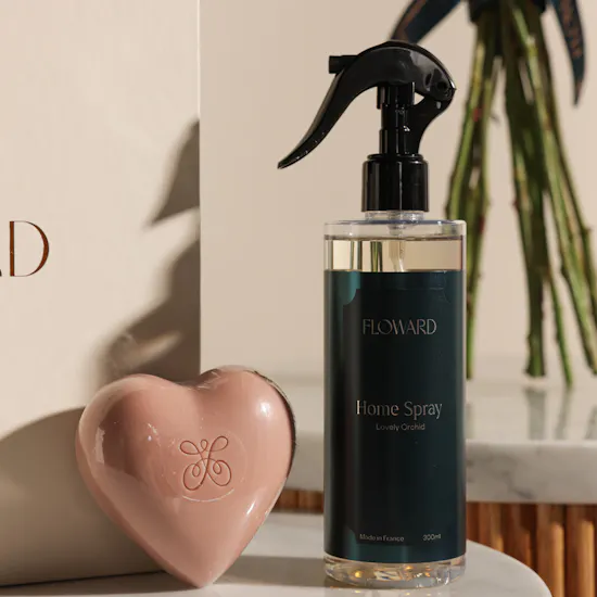 صندوق هدايا عطر منزلي وصابونة بشكل قلب من فلاورد | جوري عطرة