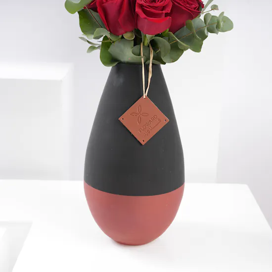 12 Red Roses | Black Vase