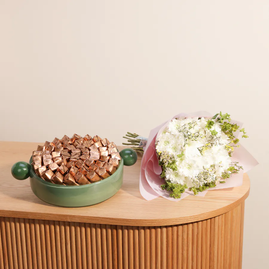 Levo Crepe Dentelle Chocolate Green Tray | Flowers Bouquet 2