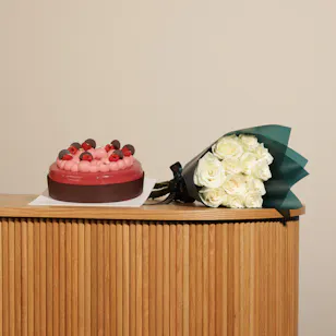 Patisserie by Guillermo Palomo Raspberry and Chocolate Cake | Royal Flowers Bouquet 