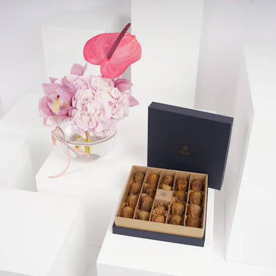 Nua Sukkari Dates Luxury Gifting Box | Pink Flowers