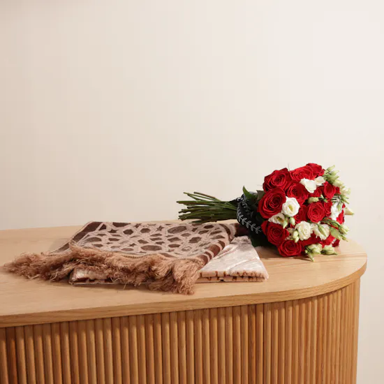 Quffah Pray Mat | Red Roses