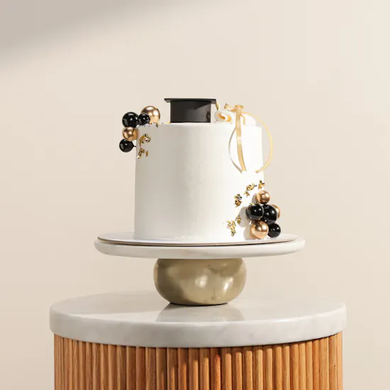 Floward Graduation Classic White Cake