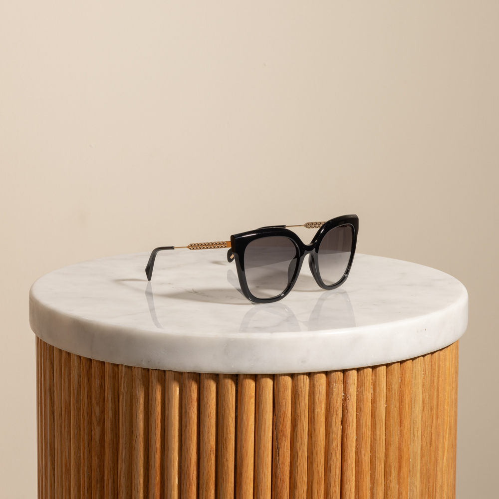 نظارة شمسية زرقاء نسائية من بوليس 