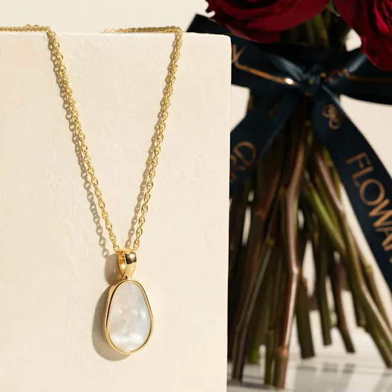 Daisy Mother Of Pearl Gold Plated Women’s Necklace | Heartfelt Red Roses Bouquet ♡
