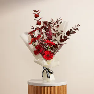 باقة الأحمر القرمزى