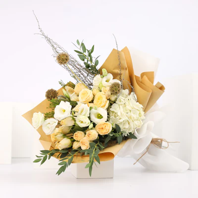RareFun | White Hydrangea & Eustoma RareFun | White Hydrangea & Eustoma