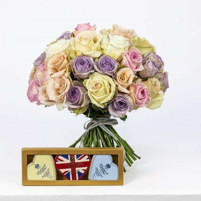 Charbonnel et Walker Mini Heart Trio Gift Set | 40 Pastel Mixed Rose Bouquet