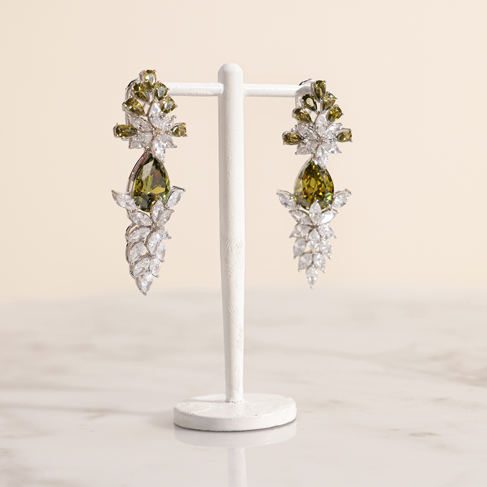 Floward Countess's Oily Earring