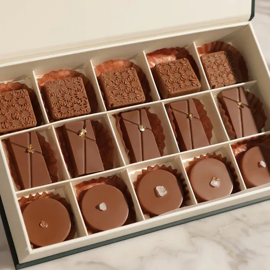 Floward Luxurious Chocolate Small Box | Royal Harmony Flower Bouquet