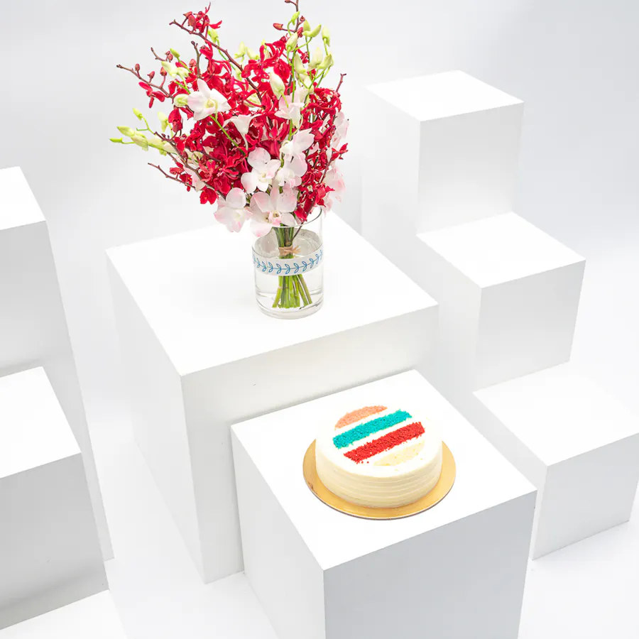 Munch Bakery Dream Cake | Orchid Vase 1