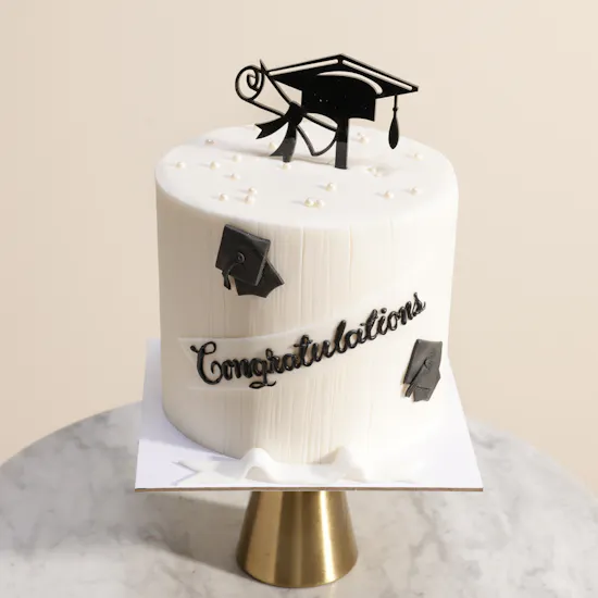 Floward Graduation Elegant White Cake