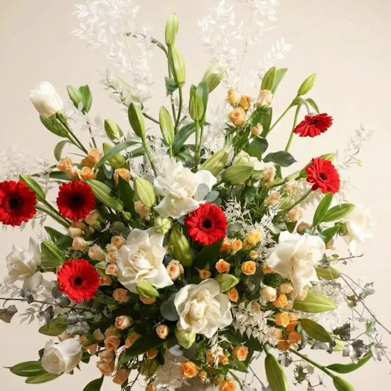 مزهرية زهور عناق الطبيعة