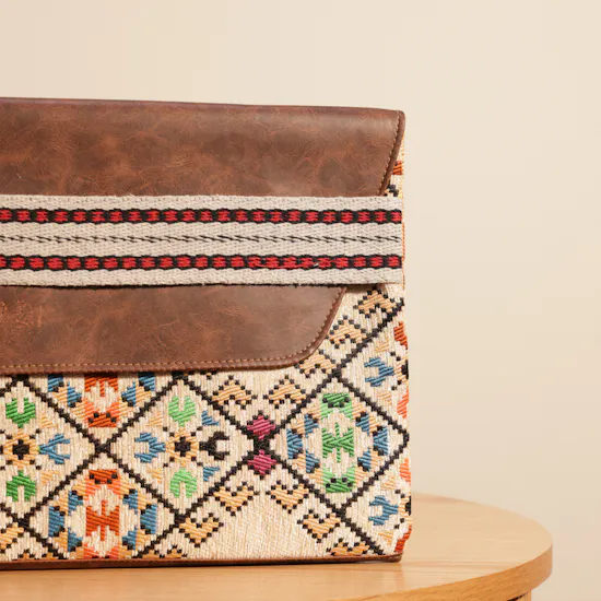 Kaseb Al Diriyah Pouch