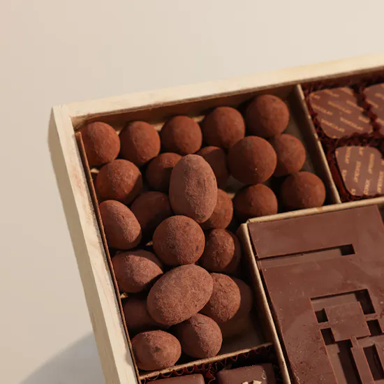 Soucolat Hajj Mabrur Medium Chocolate Wood Tray | 590 g