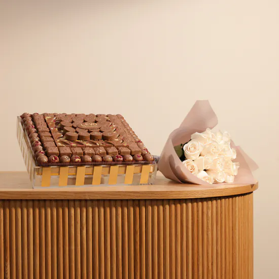 Levo Square Chocolate Tray | Flowers Bouquet