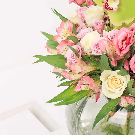 Cheerful Vase | 39 Flowers