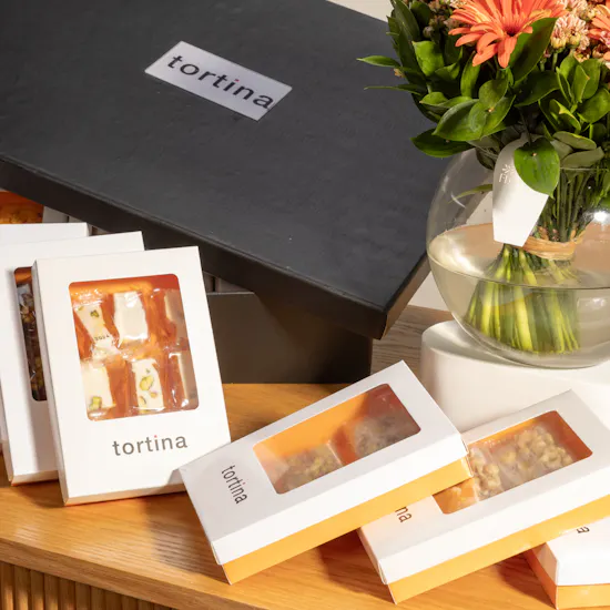 Tortina Moleed Sweets VIP Box | Petals Dream Vase