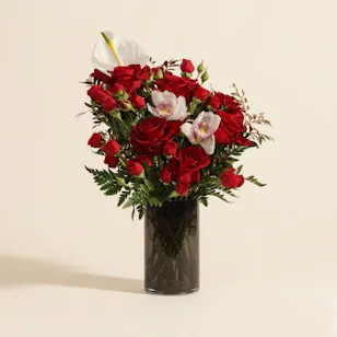 Striking Red Beauty Flower Vase Striking Red Beauty Flower Vase