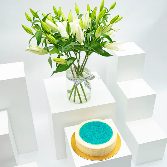 Munch Bakery Blue Velvet Cake | Lilies Vase