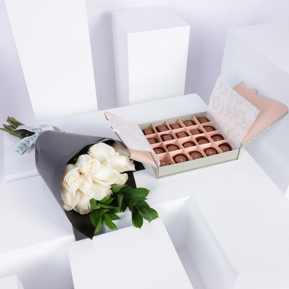 علبة شوكلاتة من فلاورد | باقة جوري أبيض 