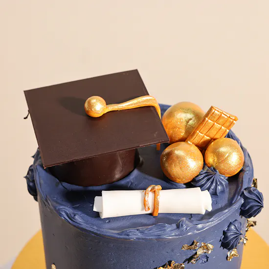 Floward Graduation Cake