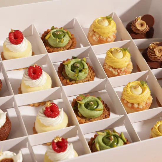Patisserie by Guillermo Palomo Mini Bites Gift Box | Sunset Flowers Bouquet