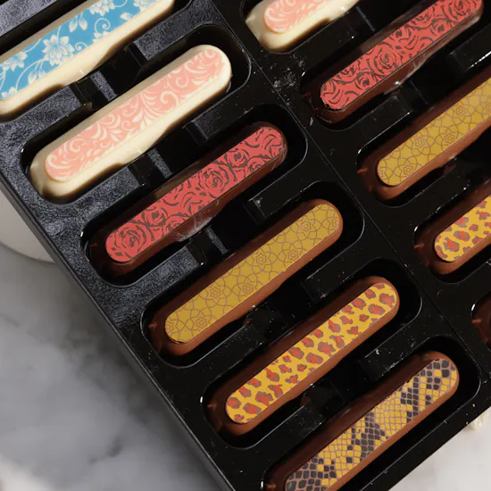 Cho'clair Flatbox Eclair with White Sleeve Box