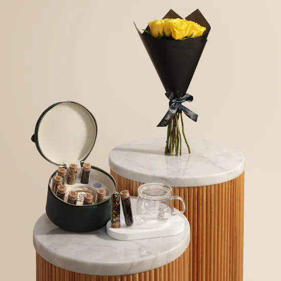 Feel Good Tea Green Leather Tea Bag Set | Soft Heartfelt Flower Bouquet