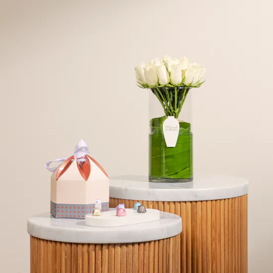 Shan Shal Small Chocolate Box | 20 White Flowers