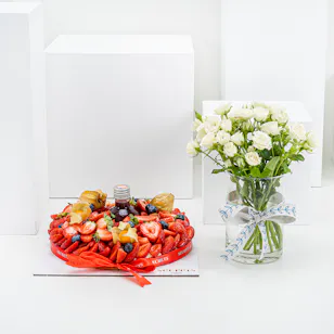 Secret's Strawberry Tart | White Baby Roses